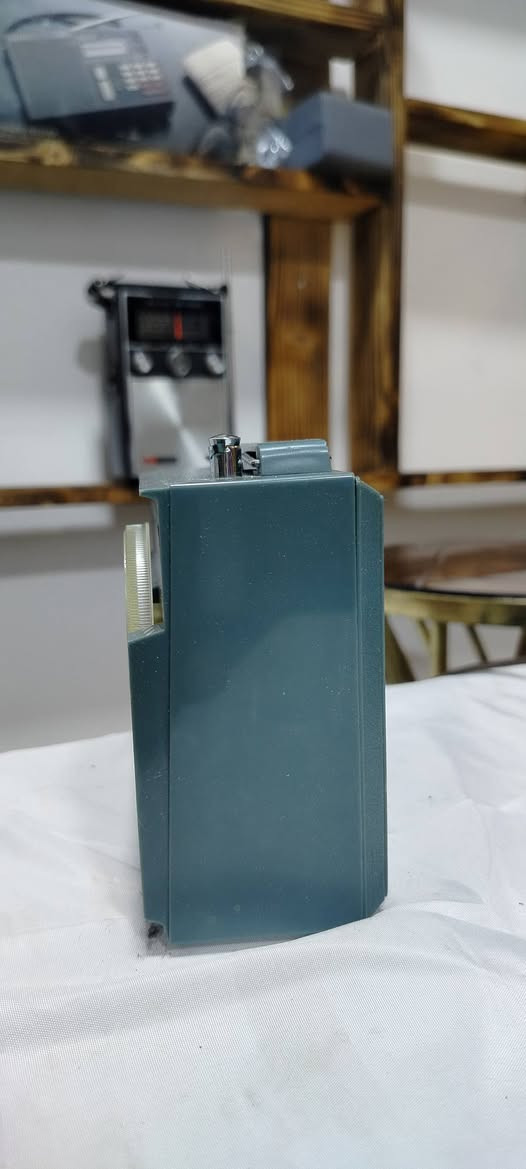 راديو جنرال الكتريك
الصناعة امريكي 1963
موجتين fm am سحب ممتاز على الموجتين 
شرط النضافة مامصلح 
يشتغل 4 باتريات قلم 
السعر 75 الف 
تواصل واتس اب ***********
