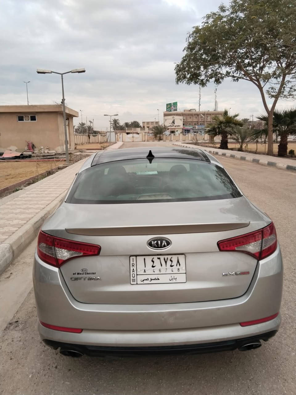 كيا أوبتما 2012 تيربو  (فول المواصفات) للبيع 🚗
السلام عليكم..
للبيع سيارة كيا أوبتما موديل 2012، استخدام شخصي وبحالة ممتازة جداً، السيارة جاهزة ومابيها أي نقص (شغل وتوكل على الله).
🔹 المواصفات الفنية والمحرك:
المحرك: 2.0 Turbo (تيربو قوي واقتصادي) بحالة ممتازة.
.
اللون الخارجي: رصاصي مميز.
اللون الداخلي: مكس أسود ورصاصي، ومطعم بلمسات كاربون فايبر داخلية تنطيها مظهر رياضي وفخم.
🔹 الإضافات والمميزات:
شاشة كاملة كبيرة مع كاميرا خلفية واضحة.
تحكم أستيران كامل + شفتات بالستيرنج (تبديل دندش).
مثبت سرعة (كروز كنترول).
تبريد ثلج وخير من الله (ما شاء الله).
تخم تاير جديد بالكامل تم تبديله مؤخراً.
🔹 حالة البودي (الهيكل):
السيارة بيها 3 قطع صبغ خارجي فقط (بدون دواخل نهائياً)، الدواخل كلها سليمة وشرط الفحص.
💵 السعر المطلوب: 105 وبيه مجال
📍 الموقع: بابل
 ***********
