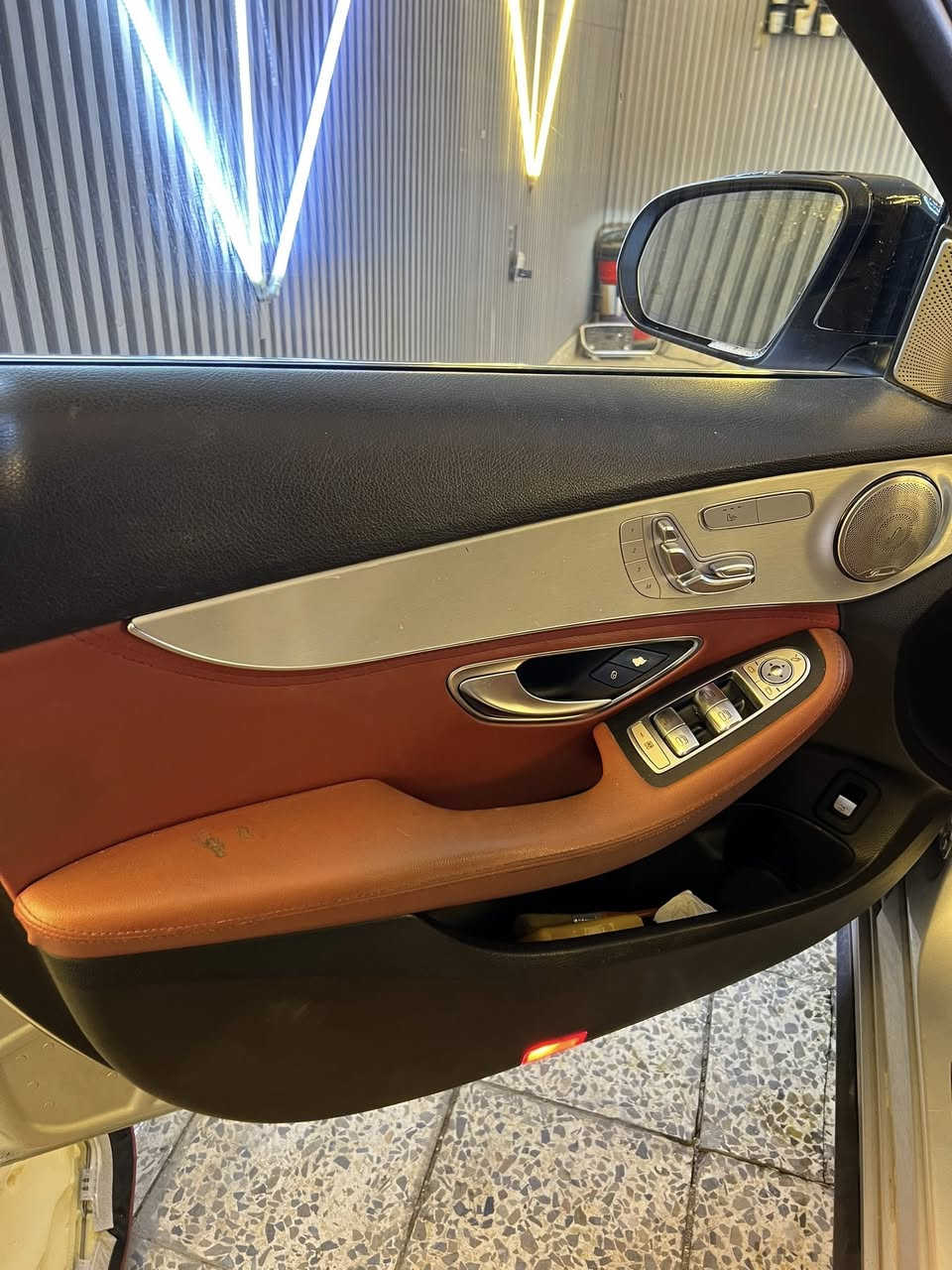 سلام عليكم C300 موديل 16بيها كت كامل وشادبك لايت مال 20 عليهاماشيه 100 ميل
فول مواصفات

بنوراما

دبل ماوس

وبيها بعدمواصفات

واردامريكي بيها الجاملغ مبدل وصبغ وبنيدنفسا معدل وينرادله صبغ لين بي جراد الايرباكات الاماميه سليمه فقط البرده وراجع سستم بلاد

صورامريكا بل منشوروايضآ عندي بيها سونارالي يحديراسلني 

السعر190 للستفساراكثر*********** مكاني بغدادشارع 14 رمضان
