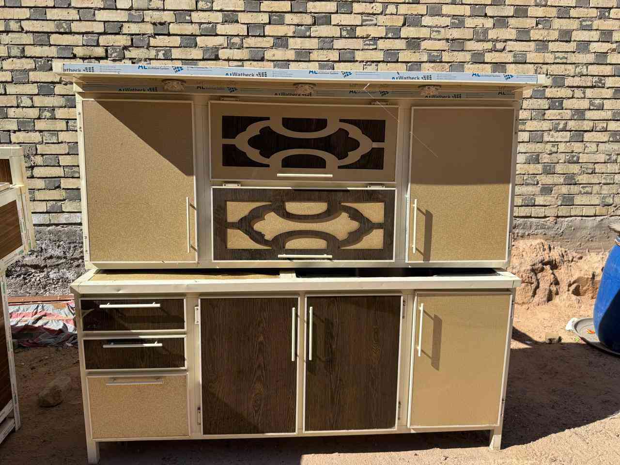 للبيع كاونترات نضاف مترين ونص/ وثاني مترين تسكام لاستفسار وتساب ***********
