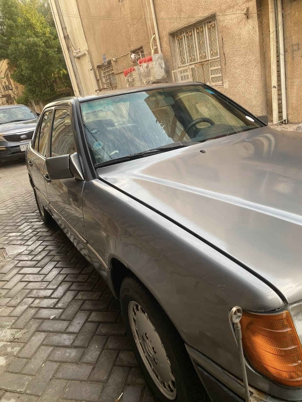 السلام عليكم
مرسيدس دب E300 للبيع
موديل 1988 
صبغ عام جمالية
محرك بلاد عنكبوت قبق اسود 
سلايد طگتين شغال 
رقم بغداد بأسمي تحويل ثاني يوم
سعرها 60 وبيها مجال 
للإستفسار ***********
