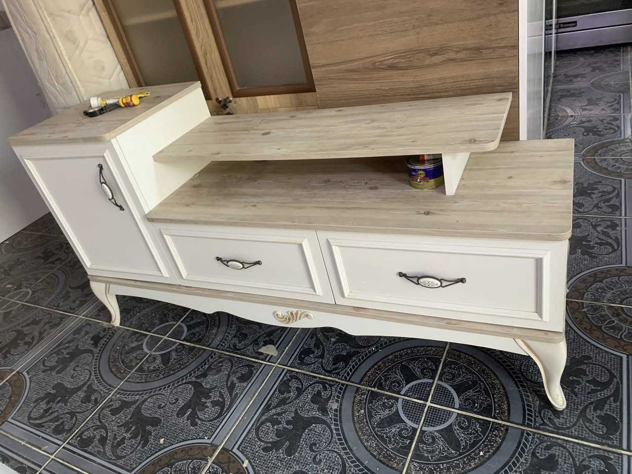 ميز بلازمه ماركه جديد بعده السعر ٨٥ نهايته المكان الزهور ***********
