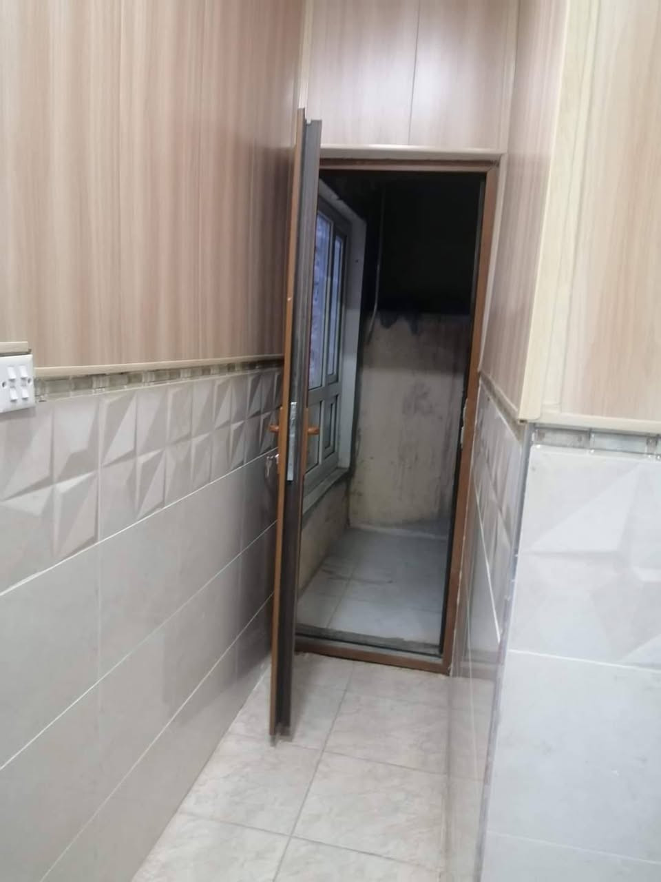 بــيع مستــعجـل وبـسعـر منـاسـب جـداً
دار  للبيــــع (طــــابو صرف) 

(الموقع حـي الـنصر قـرب مدرسة الكرام)
قريب للسايدين النصر و سايدين الجسر الرابع اليطلع للعسكري

المحتويات ⬇️
المساحه 140م طابو + 60 م فظله
واجهة 12 وربع

غرفتين النوم و هول و استقبال و مطبخ و صحيات عدد اثنين و محل + غرفه مع صحيات في طابق الثاني

 الاتصال على الرقم 

📞  ***********
