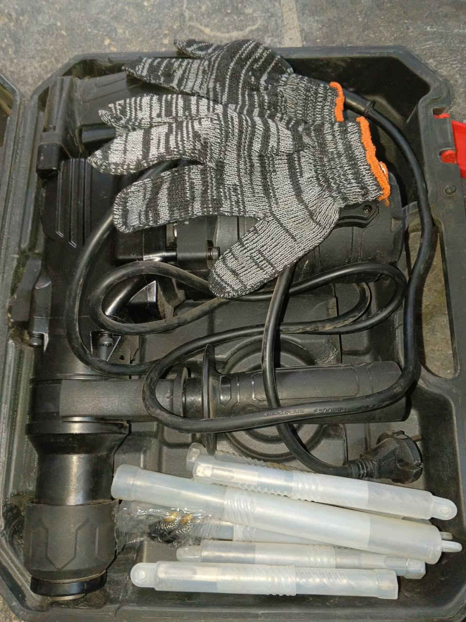 السلام عليكم دريل همر ما مستخدم اشتريته وما اشتغلت بي كامل مكمل براين وغراض كاملة رايده ب60 وبي مجال قليل. للاستفسار الاتصال ***********
