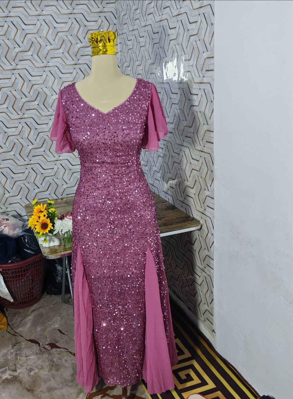 السلام عليكم متوفر عندي ملكان تركي اصلي مو ايراني استعمال قليل نضافه 100/00 القاعده خشب ثقيل تلبس قياس من 40 الا 45  السعر 35 معه توصيل  لاستفسار ***********
