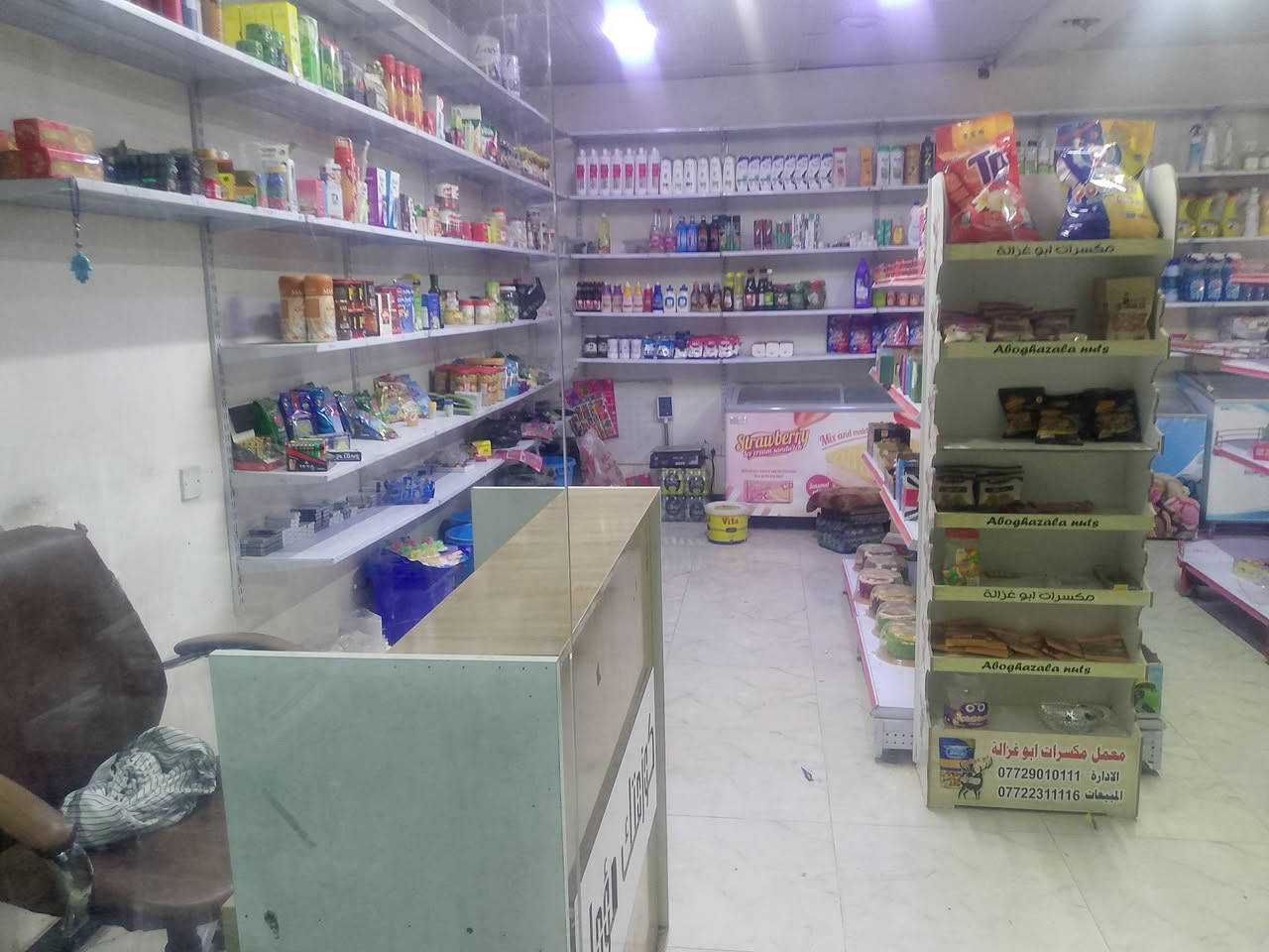 سلام عليكم اسواق للبيع بيها ٤ عوارض ومجمدات 2 الي  و2 عوارض مال شركه وجمده 1 مال شركه بيها سفينات2 وفاترينات مال عطور عدد2 وعارضه كرزات سلات جباسه حجم مترين عدد2 وصغار عدد 3  اسواق عوزها مسواك دخلها يومياً من 250 ال350 علمن بيع عدم تفرغ بسبب دوام بيها سستم كامرات اليجار 150 
عنوان بغداد بستان الكماليه للاستفسار الاتصال على الرقم ***********
