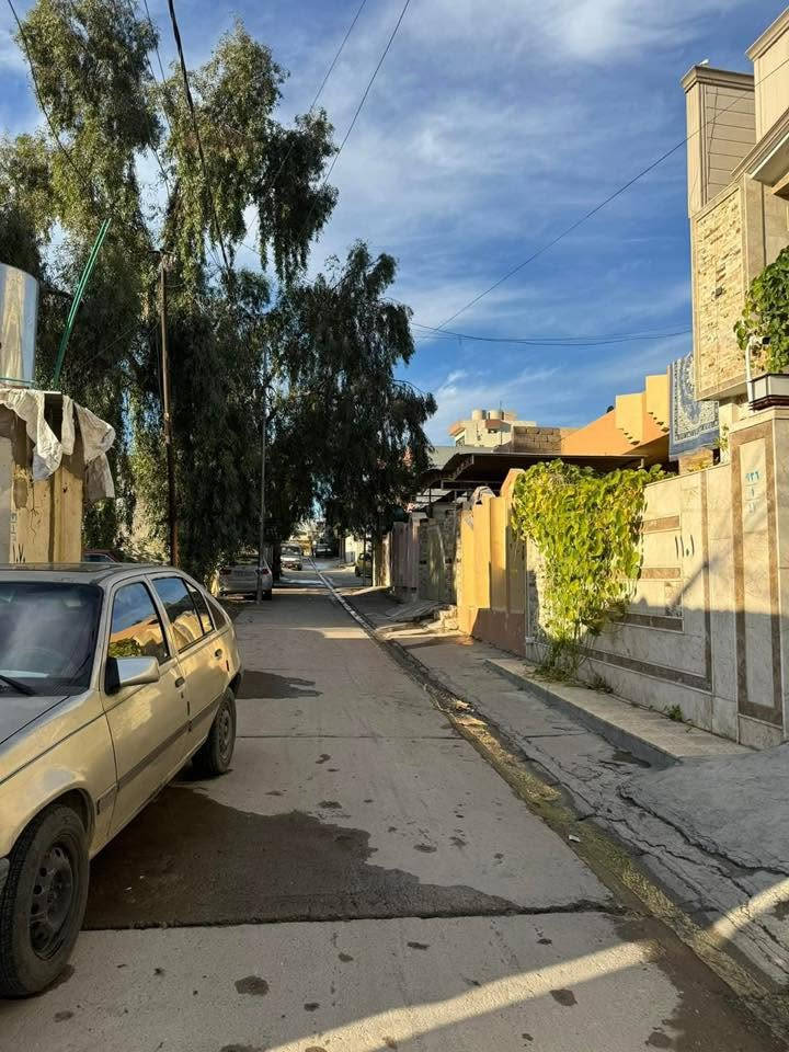 🏠 دار للبيع في حي البكر بناء حيل مرتب سنة التنفيذ 2021
مساحة الدار 200م واجهة 10م وعمق 20م طابقين وبيتونة
شارع صبه
6 غرف نوم وصحيات بالطابقين واثنان من الغرف سويتات 
استقبال وهول داخلي ومناور وكراج ونظام دكتات
💴 سعر الدار 285مليون قابل للتفاوض 
للاستفسار مراجعة المكتب او الاتصال على الارقام التالية
***********
***********
مكتب وسام العفاص 
للخدمات العقارية / الهندسية / القانونية 
كوادر من محامين ومهندسين مختصين 
دليلك العقاري في الموصل
