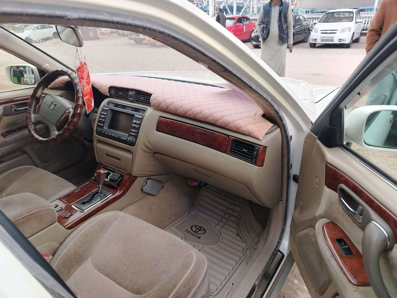 سلام عليكم ملكه مديل 2003 فول  كفاله عامه من لكصه وصبغ وضربه مدفوعله ضريبه وكمرك  جاهزه من كلشي  من كامرات ومري شفط وليت زنون على وناصي سياره جديده
***********
