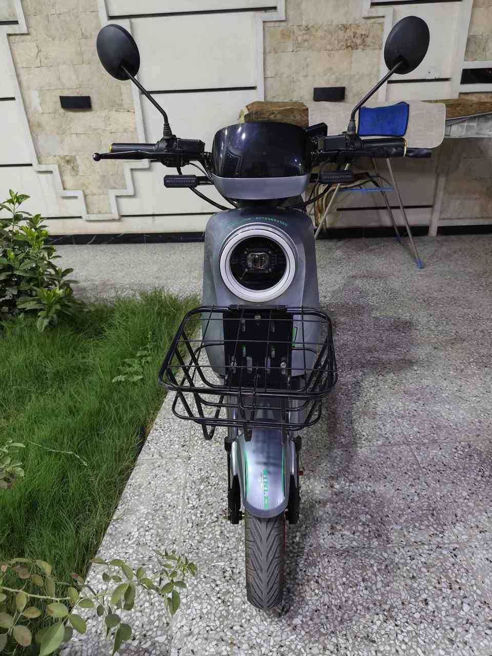 دراجه شحن للبيع
R9
فول مواصفات مابيهة أي عطل
موديل 202‪6
سعر 450 بيها مجال بسيط
بطاريات كبار
كامل ملحقات
1-تشغيل كارت عدد2 
2-تشغيل عن بعد سويج عدد2
3-بلوتوث
بغداد الزعفرانيه
لايوجد توصيل
رقم ***********
