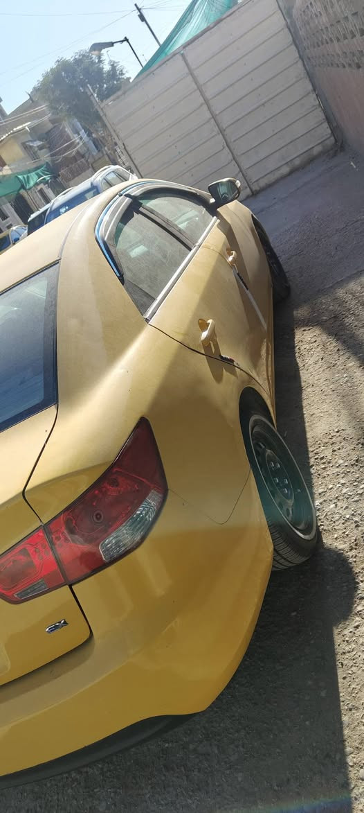 السلام عليكم
كيا فورتي 2012 حادثها لغد والسوانر موجود بل منشور 

حداديه جديده وكير ومحرك جدد 

مكانها حي اور  السعر 90 وبيها مجال ***********
