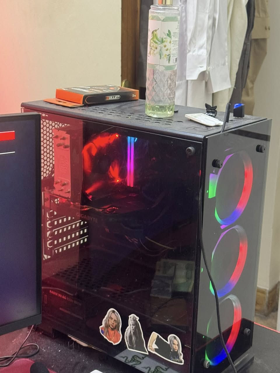 السلام عليكم 
Pc للبيع نضافة عالية 💯
كرت شاشه gtx 1660 super 6g شركة gigabyts 
معالج intel i5 9400f
مذربورد h310m شركة gigabyte 
رامات 16g (8x2) RGB شركة iorus
هارد 2t شركة vivtronic
Ssd 120g شركة klew
مبرد هوائي t400i
بورسبلاي 800 w شركة radixvii
كيس شركة sama yuhul
السعر 550 الف
مكاني بغداد 📍
***********
