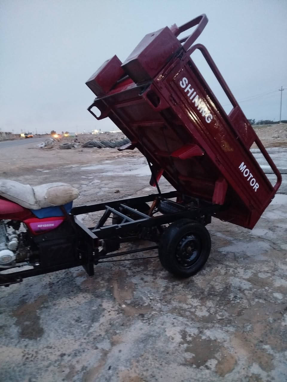 السلام عليكم
ستوته للبيع شاصي 17وغراض 25 اوراق اصولي 
مكاني كربلاء قرب مستشفى التركي 
السعر 1400وبيه مجال 
الرقم ***********
