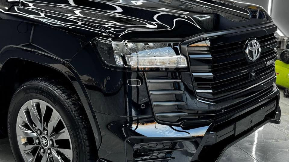 لاندكروز 2024 black edition وكالة Sas ام الضمان السيارة مكفولة حتى من الشخط ومغلفة ppf ماشية ٢٣ km الف مكان السيارة بغداد للتواصل 
***********
