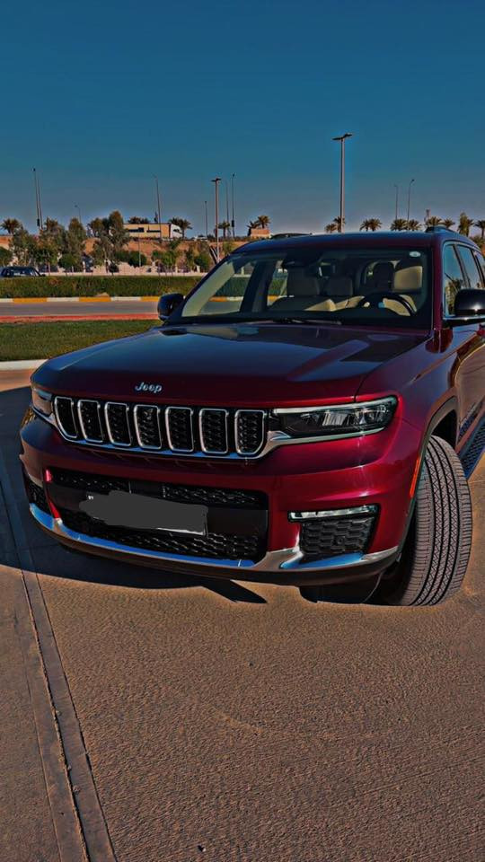 جيب كراند شيروكي لمتد بلص 7 راكب .
الموديل : 2022 . (خليجي) . 
المحرك : V6.  3.6L . 
العداد : ميل . ( 75) . 

المواصفات :
* دفع رباعي 4x4 . 
* رادار امامي مع مانع تصادم . 
* تحذير الخروج عن المسار . 
* تحذير النقطة عمياء ⚠ .
* ويل قياس 20 انج .
* سقف بانوراما . 
* شاشه كبيرة 10.1 انج . 
* نظام الخرائط (GPS) .
* كاميرا داخلية . 
* كاميرا خلفية . 
* المصابيح الأمامية زنون .
* كشافات الضباب زنون .     
* تشغيل عن بعد .
* صندوق كهربائي .
* مقصورة الركاب من الجلد الفاخر .
* حفظ وضعيات الجلوس (ميموري) . 
* المقاعد الأمامية كهربائية .
* المقاعد الأمامية تبريد وتدفئة .
* المقاعد الخلفية تدفئة .
* سستم صوت Alpine . 
* انارة داخلية LED . 
* حساسات خلفية . 
* دوسات جانبية. 
* 7 راكب .
* مكيف خلفي مع وحدة تحكم منفصلة . 
* تدفئة ستيرن . 
* مانع تصادم خلفي .
* بلوتوث تلفون . 
* محدد سرعة . 
* نظام التشغيل والاطفاء الاوتوماتيكي .
* ⁠سياره مكفوله كفاله عامه 
رقم الهاتف ***********
رقم الهاتف ***********
مكاني اربيل الشراي يتصل ويدلل
