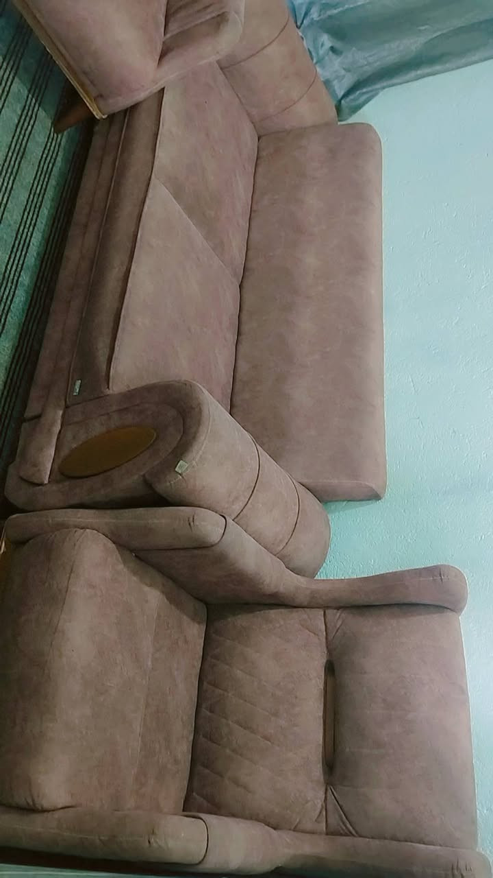 قنفات النضافات مابيهن اي كسر  تخم ثلاث قطع
 السعر 150  او بيهن مجال
العنوان تنومه نهر حسن 
الرقم ***********
