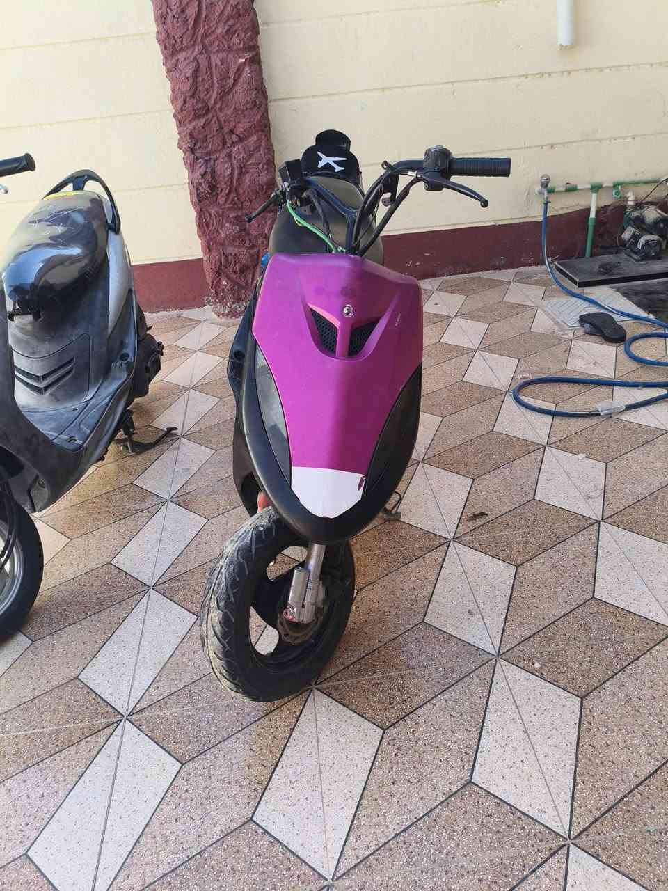 سلام عليكم ماكس حربي للبيع دراجه 49 مفتوح 
السعر ب300وبيه مجالل  دراجه شغاله كلشي ما بيها 
الرقم ***********

