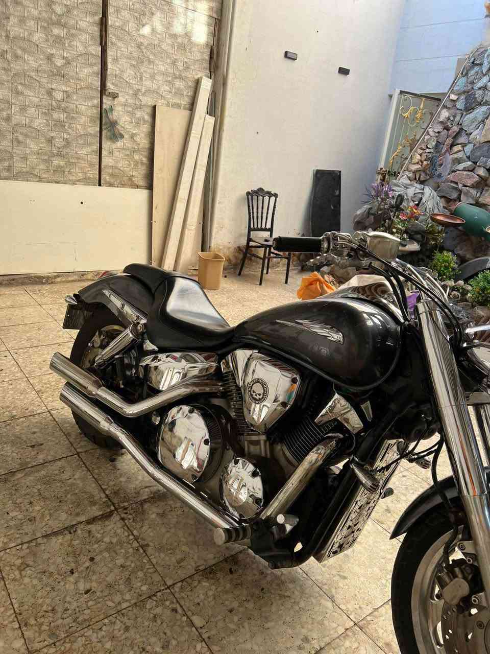 السلام عليكم هوندا VTX 1300 وارد امريكي موديل
2006 رقم وسنوية بغداد باسمي تحويل ثاني يوم الدراجة حيل نضيفة مثل ما موضحة بالصور ماشية 27 الف وقابل لزيادة اريد مراوس بشادو مرقمة شرط النظافة الي يحب  يتواصل *********** بغداد, العراق
