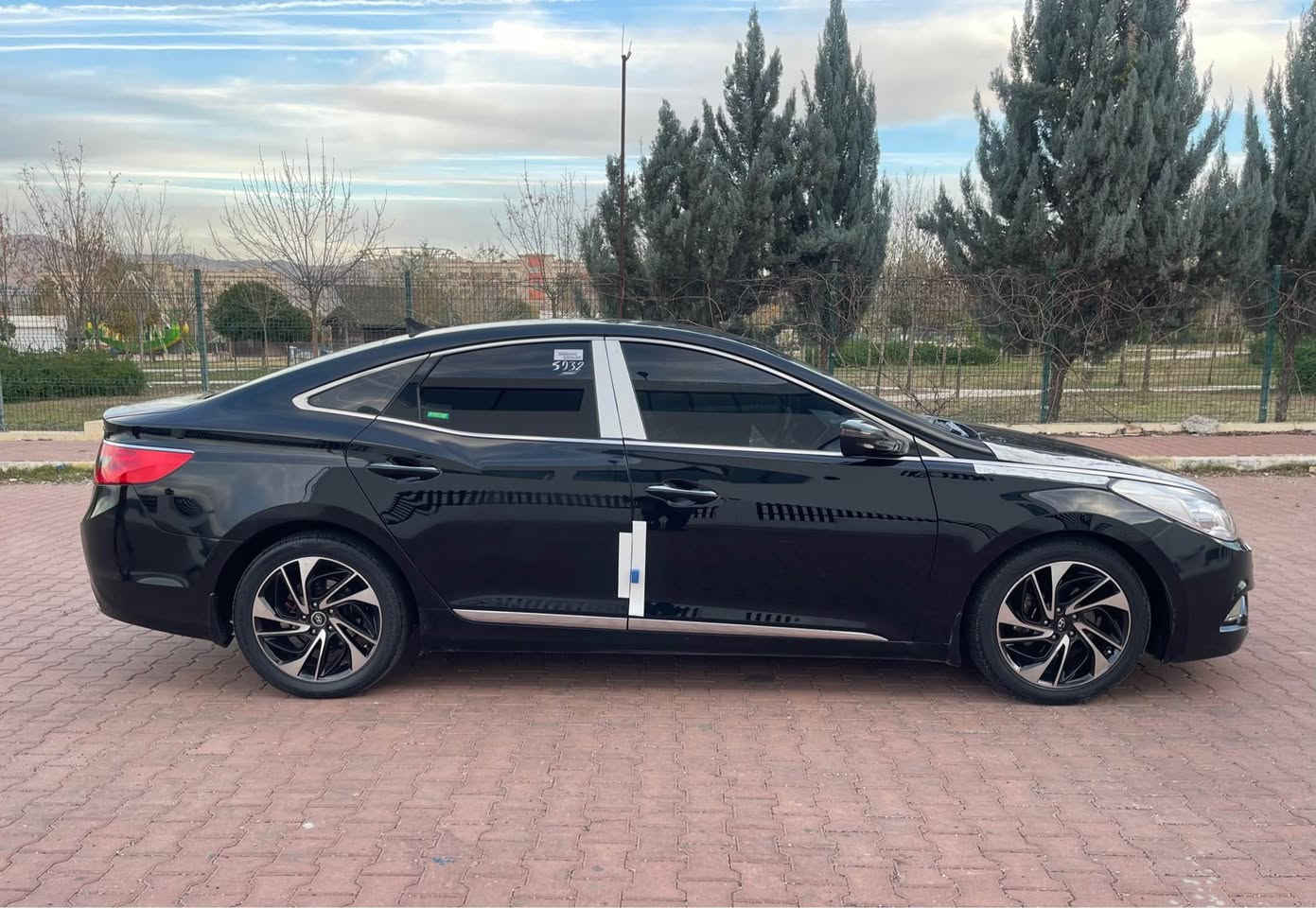 السلام عليكم
كل التفاصيل مذكورة بالمنشور وتدلل❤️

للبيع والمراوس مع رقم شمالي فقط

_______________________________

هونداي أزيرا 2012 نص  مواصفات 

محرك v6 3000 (محرك مفتوح)

_______________________________

السيارة خليجية صفر شركة بيها صبغ قطعه ونص بدون دواخل والايرباكات سليمة 
_______________________________

كير و محرك شرط 

المحرك مفتوح بدون اي عيب
_______________________________
رقم دهوك شرط تحويل 
_______________________________

سعر السيارة : 105ورقة وبيها مجال جدا بسيط

_______________________________

مكان السيارة عقرة بين اربيل و دهوك: _______________________________

للأستفسار : 

*********** متوفر واتساب دهوك, العراق
