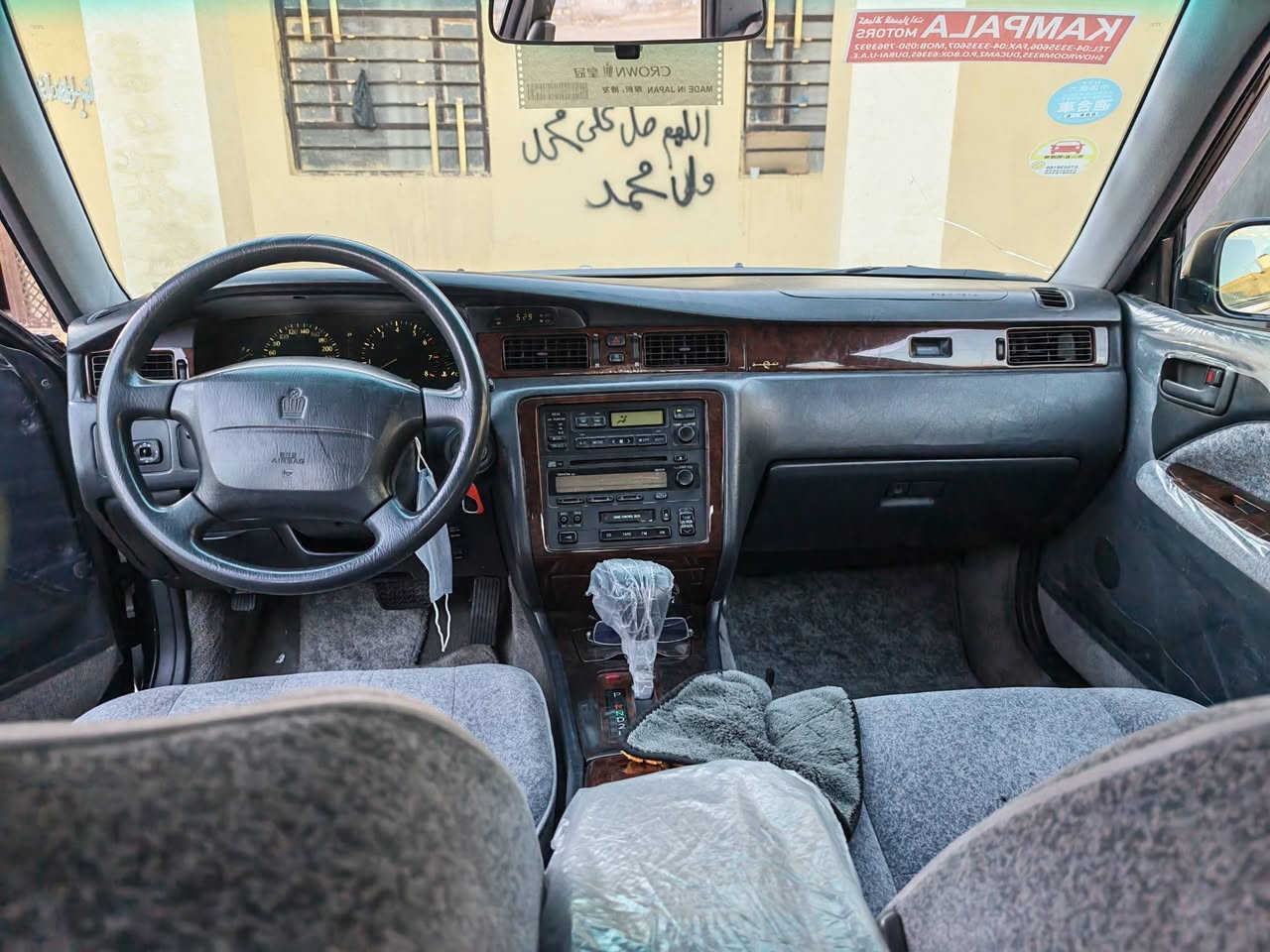 اللهم صل على محمد وال محمد
السلام عليكم كراون راس الثور 
موديل 1998ماشيه 160 ألف  كفاله ضربه وصبغ 
وتبديل وفتح وخياس وجراد 
وبارد سياره جديده جدا جدا 
وضع الشركه تحويل غسق كله بلاد 
دشبول ايسر بلاد داخل وضع الشركه جاهزه من كلشي كير وميكنه وحدايه وتبريد ثلج قطعتين امامي وخلفي شغال 
رقم بغداد دولي نسويه جديده هزه 
تحويل ثاني اليوم مكان السياره 
الناصرية الشراي يتصل ***********
