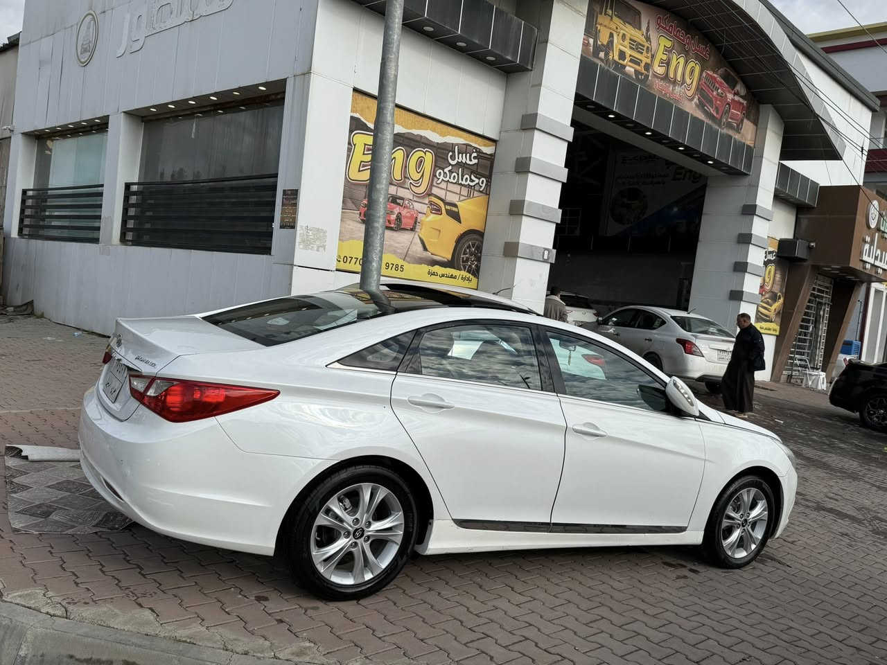 سيارة سوناتا وارد خليجي 2011 
شرط كير محرك صدر امامي خلفي جاهزها اربعه تايرات جددت بيها جاملغ امامي ايمن صبغ بس رش بدون تبدل بدون ضرر وباقي كفاله عامه مكاني صويره سعر 135
***********
