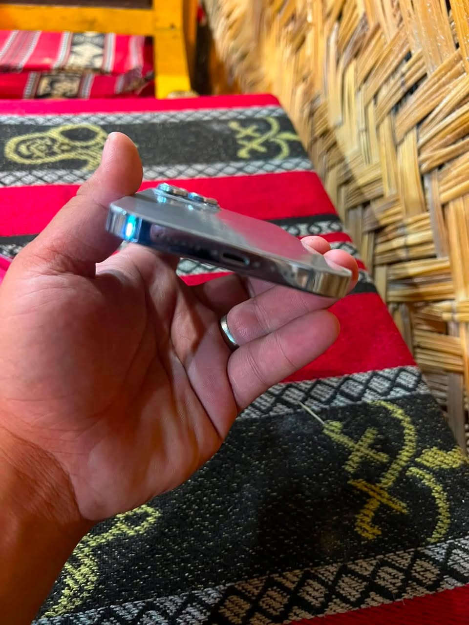متاح ايفون 13 برو ماكس ذاكره 256 جهاز بلاد مكفول من كل النواحي بس ضهر مالته مكسور لونه بحري بطاريه 81 ‎%‎ نضافه الجهاو 99‎%‎ للبيع او للمراوس حسب القناعه الاستفسار خاص او عل رقم مكاني بعقوبه بهرز***********
