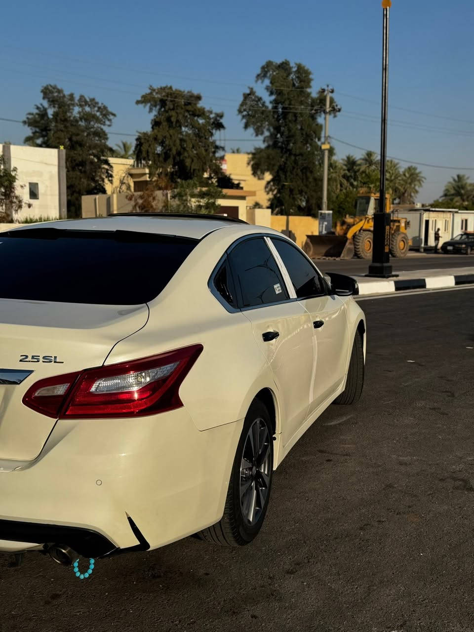 نيسان التيما موديل 2017خليجي 
مواصفات SLلمتد يعني فول فول 
تحديد مسار 
رادار امامي خلفي 
شاشه وكاميره 
كشنات جلد 
كشنات هيتر 
كشنات كهربائي
استيرن هيتر 
مانع انزلاق 
تبريد قطعتين
مرايات شفط
فتحه سقف 
سستم سماعه BOOS
بصمه ابواب بصمه قفل 
بصمه صندوق
تشغيل عن بعد 
ضرر جاملغ و بونيد تبديل بلاد
بدون دواخل ايرباك سليمه 
سعر 120وبي مجال 
***********
