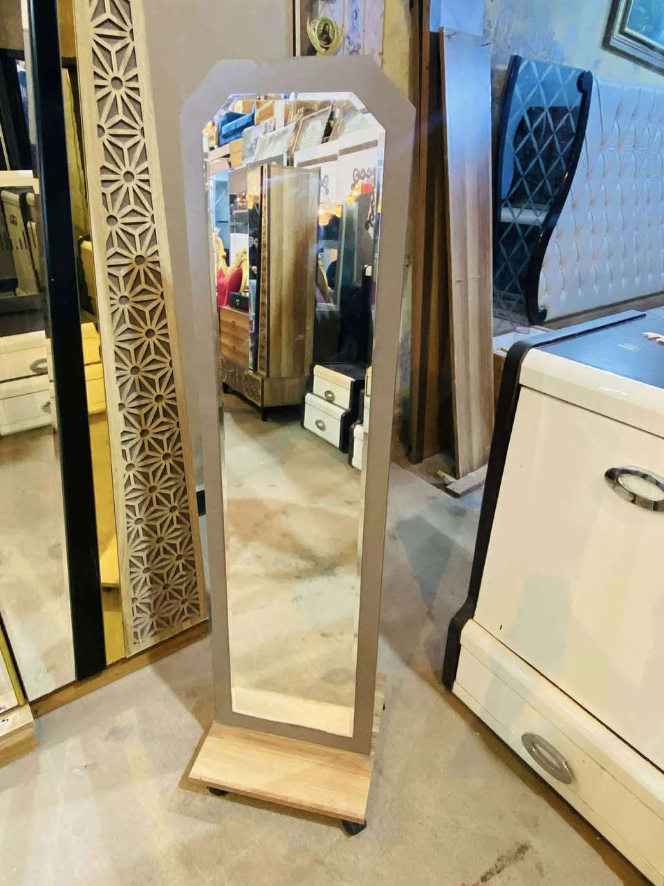 غرفة نوم تركي مستعمل
تتكون من 👈 9 👈 قطع 
نضافة 90/95%💯🥰
السعر 👈 800👈 ألف فقط 🌹
مع نقل وشد داخل بغداد مجاني 
ويوجد توصيل محافضات بكروة


**إذا كنت صاحب هذا الإعلان وتريد حذفه لأي سبب، رجاءا أرسل رسالة إلى الدعم الفني**