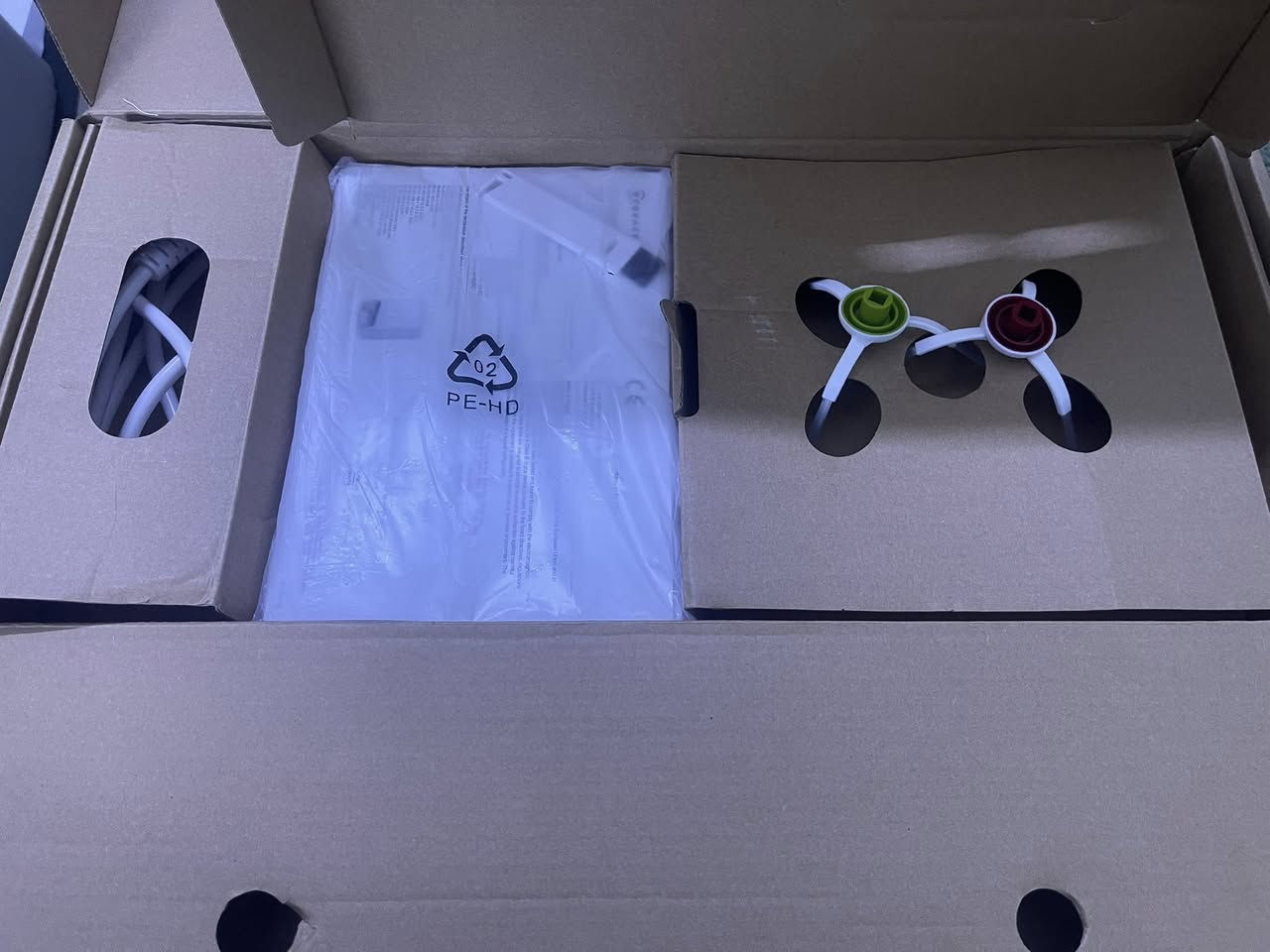 ECOVACS DEEBOT T20 omni باله شبة جديد 
- كنس ومسح بنفس الوقت 
- حساسات لتجنب العقبات.
-ميزة التعرف على الاشياء .
- خاصية المسح الدائري ..
-خاصية غسل المماسح تلقائيا .
-تفريغ الاتربه تلقائياً .
-رفع الممسحة عند الوصول الى السجاد .
- نظام ترشيح للقضاء على البكتيريا أثناء الكنس.
- رسم 3 خرائط للمنزل.
- قوة الشفط 6000pa .
- بطارية ليثيوم 5200mah.
- نظام مسح سريع


**إذا كنت صاحب هذا الإعلان وتريد حذفه لأي سبب، رجاءا أرسل رسالة إلى الدعم الفني**