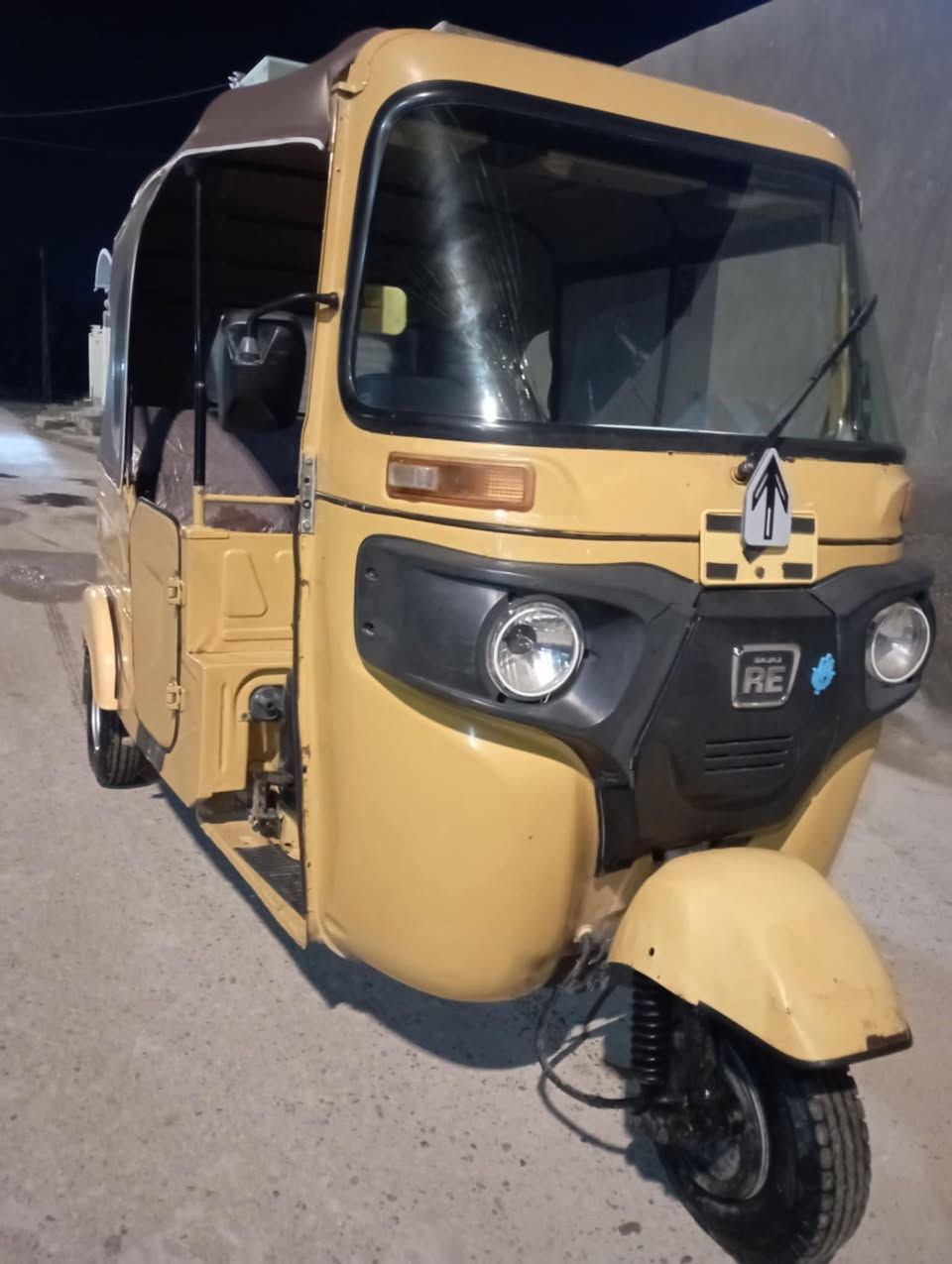 سلام عليكم شباب تكتك مديل 21 داخله ب20مكتوب بلوراق 20 تكتك نضيفه مثل ما اموضح بلصوره بس اشويه خياس وره بلباب مكينه امجفته مره وحده شركه تكتك ما نقصه كلشي مال شغل اللسعر 6و200بيه مجال حك اللجيه اني مكلف بلنشر اللرقم ***********
