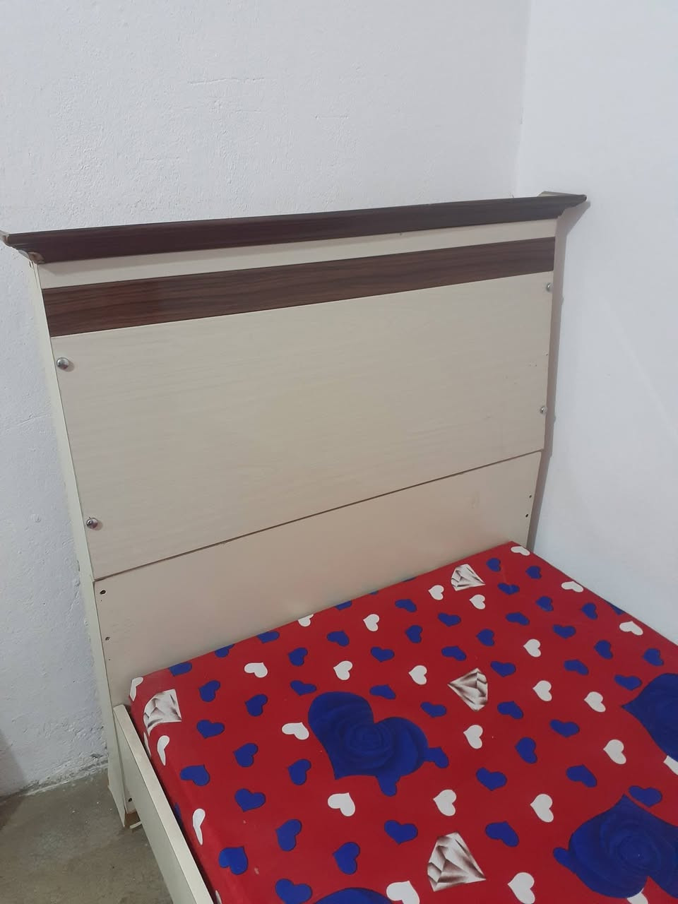 تخت    نفر  واحد 
السعر     ٥٠


**إذا كنت صاحب هذا الإعلان وتريد حذفه لأي سبب، رجاءا أرسل رسالة إلى الدعم الفني**