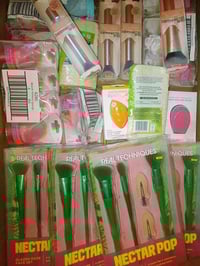 مكياج • ٢٥قطعة • توصيل مجاني