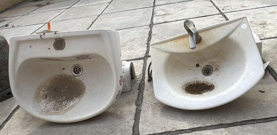 السلام عليكم 
مبرده نظيفه جدا بسعر 150 الف 
مغسله نظيفه سعر الواحده 30 الف 
دبة غاز ايراني السعر 30 الف 
كيبل كهرباء سعر المتر 5 الف 
المكان الجوادر ق 43


**إذا كنت صاحب هذا الإعلان وتريد حذفه لأي سبب، رجاءا أرسل رسالة إلى الدعم الفني**