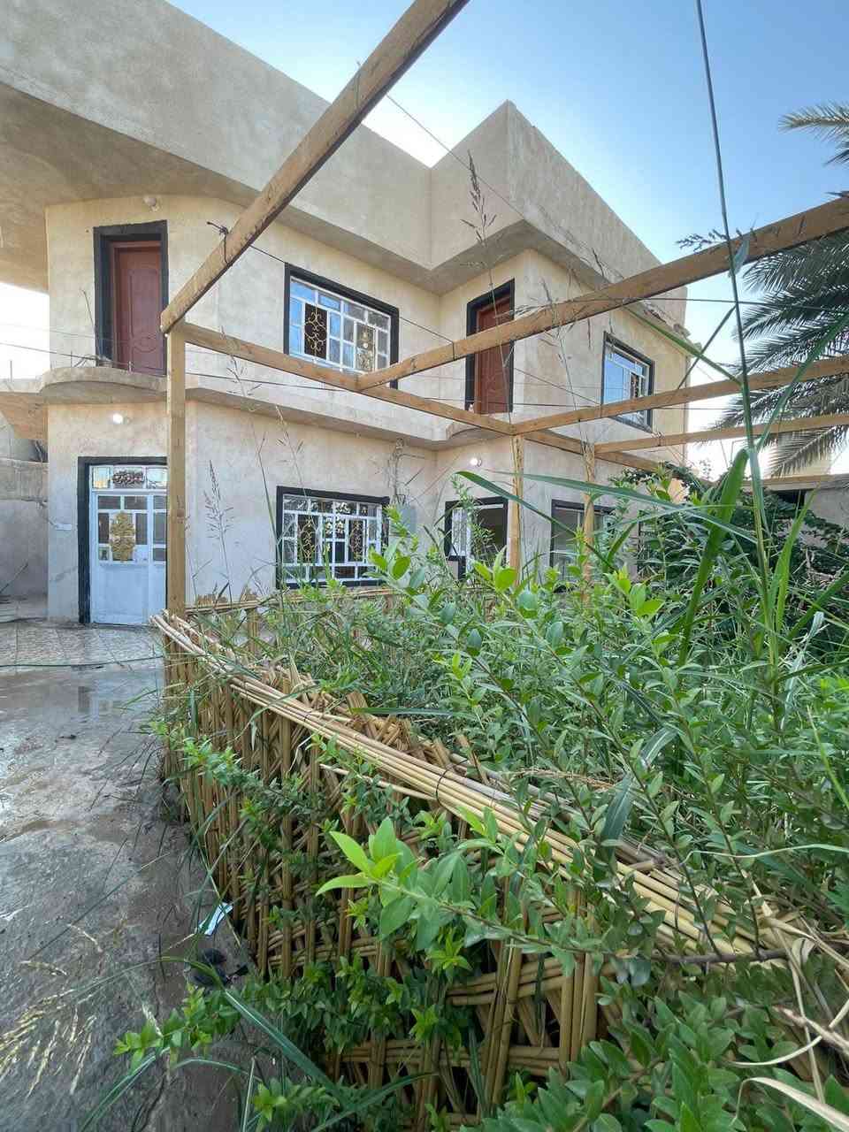 سلام عليكم
دار للبيع في محافظه كربلاء المقدسه 
قرار سند ٢٥ طابو زراعي 
المساحه الكليه للدار ٢٥٠ متر
تحت البناء ١٢٠ متر 
يتكون الدار من 
الطابق الاول#  استقبال +صاله مفتوحه عل مطبخ + غرفه + صحيات + منور خلفي 
الطابق الثاني# يحتوي على غرفتين كبيره 
حديقه كبيره + كراج + صحيات خارجيه 
الحي يحتوي على كافه الخدامات الاساسيه 
خط ماء عدد ٢ 
خط كهرباء عدد ٢ 
خط مولد 
مدارس+ مستوصف صحي + صيدليه+ اسواق+ افران 
كافه الخدمات متوفره 📍
موقع الدار قريب مدينه الزائرين وجامعه كربلاء فريحه 
خلف شركه الرناء ***********
