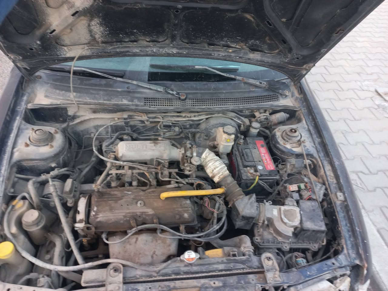 سلام عليكم عدي هاي سياره اريد اراوسه بسيفيا نظيفه وجديده هاي سياره مثل ماموجوده بصور يرادله شويه حداديه وطخات الي موضحه بصور  تخم تاير جدد بيه وباتري جديد سياره رقم بغداد بسمي سنويه ماساقطه وبيع ابيع 25 وبيه مجال  الي عده ويريد يراوس ينزله بتعليقات 
***********
***********
