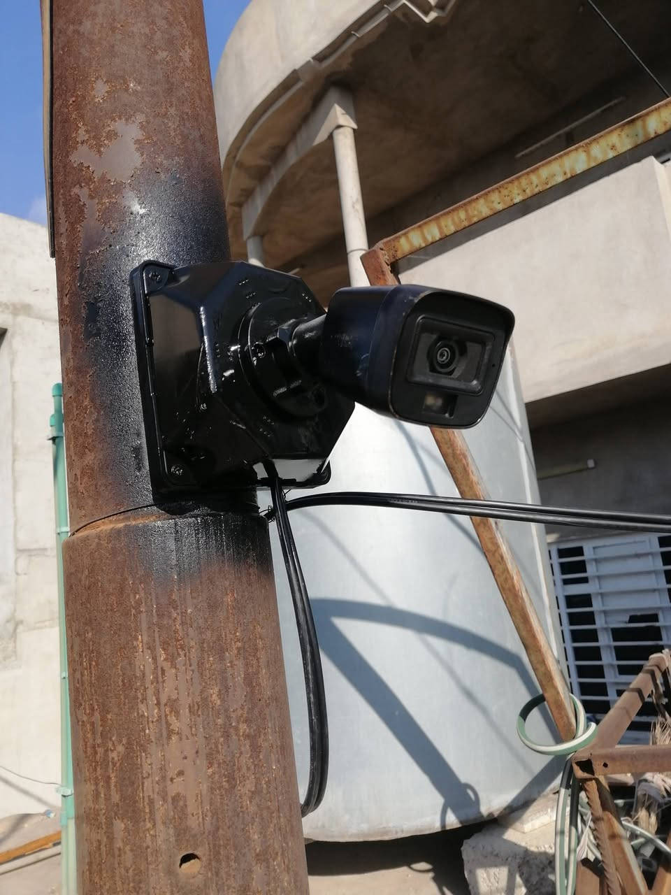 � تنصيب كاميرات مراقبة بأعلى جودة واحترافية 🎯
🔧 نُعلن عن تنفيذ أعمال تنصيب كاميرات مراقبة في مواقع متعددة في واسط وبخبرة عملية مضمونة!

💼 خدماتنا تشمل:
✅ دراسة الموقع واختيار أفضل نقاط التغطية
✅ تنصيب كاميرات HD بأنواعها
✅ ربط الكاميرات على كافة انواع الجهزة 
✅ ربط النظام على الهاتف والمراقبة عن بعد
✅ صيانة وتحديث الأنظمة القديمة
✅تجهيز المواد الازمه من الكامرات  
📍 شغلنا يشهد إلنا بمجمعات سكنية ومحلات ومنازل وشركات
🔒 نضمن لك الحماية، الوضوح، والمتابعة المستمرة
اليوسف لكاميرات المراقبة 
الموقع موصل حي الرسالة قرب التفك لايت
التواصل واتساب و اتصال 
***********
***********
🌟 خلي عينك على كل شي… واحنا نساعدك ترتاح
