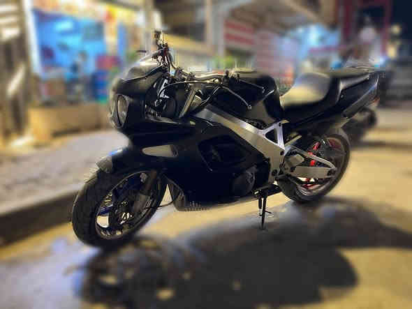 السلام عليكم 
للبيع دراجه هوندا cbr 900  
موديل 1998  
بغداد اوراق اصوليه 
للاستفسار الاتصال على الرقم 
***********
الصور موضحه كدامكم
