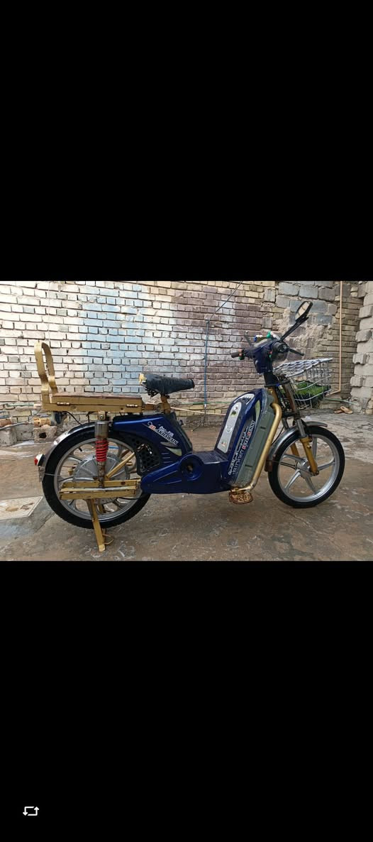 السلام عليكم اني مكلف بل نشر ماطور شحن للبيع بطارياته تخم كامل جديد اقل الشهر نضافته مثل مشوفه كدامك كله شغال مابي شي نقص سعره 300 اليريده يجي خاص اويتصل عل رقم مكاني السكنيه هذه رقمي ***********
