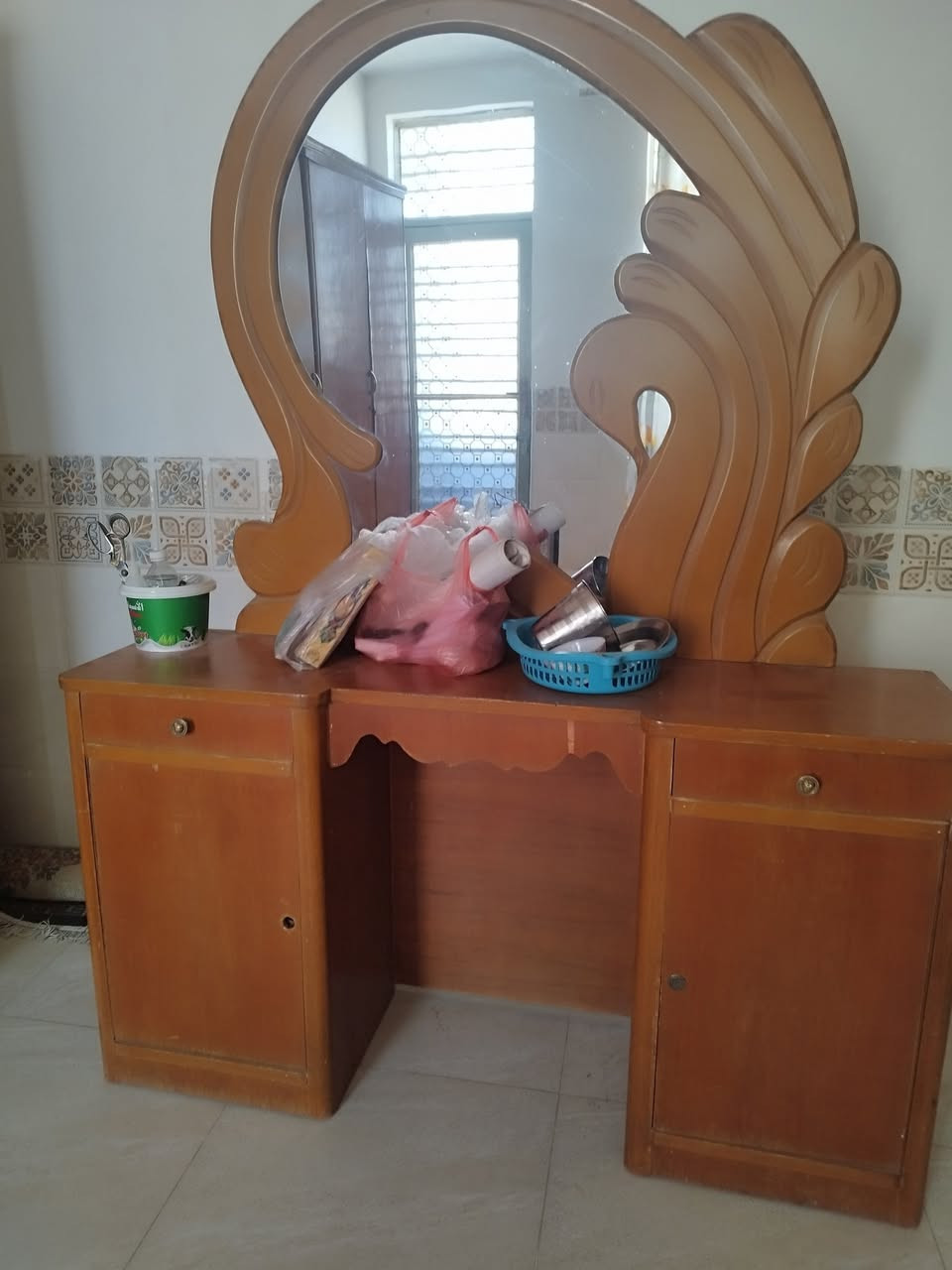 السلام عليكم ورحمة الله وبركاته
غرفة نوم للبيع صاج عراقي داخل وخارج  وشغل تزگام نظيفة جداً السعر 600 وبيها مجال المكان كربلاء قرب مجمع الدرة 
***********
