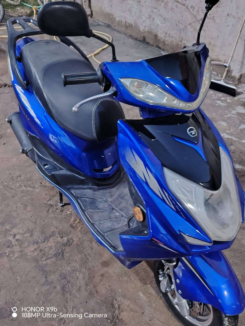 دراجة سكنس حاويه كلشي شغال بيهه وصل معرض موجود السعر 700 وبيه مجال شراي الاتصال على  ***********
