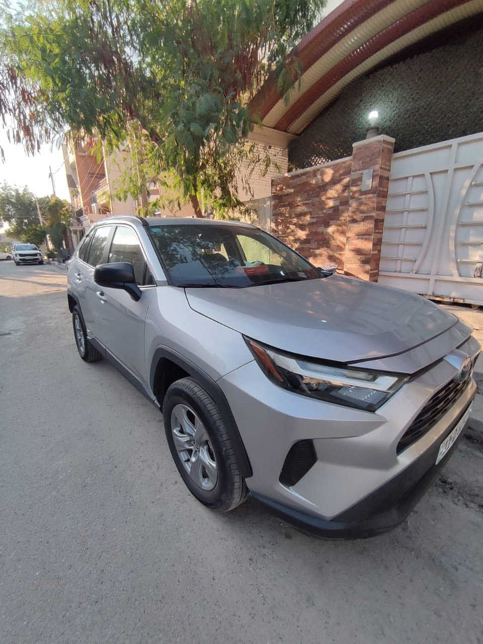 السلام عليكم

تويوتا راف فور LE هايبرد وارد امريكي حادثه واضح بالمنشور جاملغ امامي وحافة البنيد صبغ
 وجاملغ الخلفي p d r شاصي والغد مكفولات

رقم بغداد بإسمي موديل 2025 دخول جديد

لون سلفر

كامله مابيها اي نقص بحالة الوكاله

ارباك برده فقط

المواصفات:

- سويچ

- لايتات LED

- مثبت سرعه تفاعلي Adaptive Cruise Control 

- رادار امامي مانع تصادم

- رادار تحديد مسار

- تحكم ستيرن كامل

- ويل كب 18 سموك 

- ٣ انظمة قياده

- اوتو هولد

- هاند بريك بصمه

- شاشة كبيره نظام ابل كار بلي

- كاميرا خلفيه

- فور ويل (دفع رباعي)

ماشيه ٣ الف بعده زيرو
السعر المطلوب 242 ورقه  وبيه مجال بسيط رقم بغداد

مكان السياره بغداد / حي الاعلام 

***********
