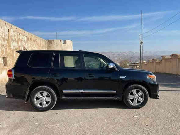 .                               
تۆیۆتا لاندگرۆزەر(وەنەوشە): مۆدێل 2012

ڕەشی قەتران 
مواسەفات : 8 پستۆن ، بەسمە ، سڵایت ، بۆیاغی نیە دەعامی بۆ دەعامی بەشەرت چوار تایەی لۆکی لەژێرە 

سەنەوی و ژینگەو ڕێگاوبانی هەتا 2030 تازەیە گێڕ و مەکینە و تەبرید و بەناوکردن و غرامە هەمووی بە شەرت 

نرخ : 365$ مەجال

ژمارەی خاوەنی سەیارە☎️ ***********

~~~~~~~~~~~~~~~~~~~~~~~~~~~~~~~~~~~~

تويتا لاندگروزر ونوشة مودل 2012 
اسود قطران 
مواصفات 8 سلندر بصمة -صلايت -مابيه صبغ دعامية للدعامية بشرط 4 تايرات بشرط 
سنوية والفحص  لغاية 2028
گير والمكينة والتبريد بشرط
والسعر _365  وبيه مجال
رقم الهاتف _*********** السليمانية
