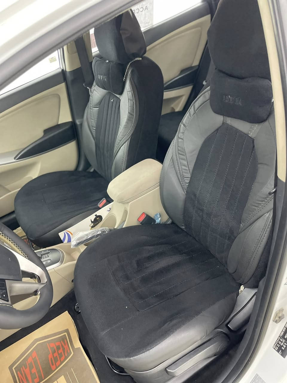 سلام عليكم اكسنت خليجي 2018
فول مواصفات مكينه 1600 دوش
سلايد 
لايت عدسه +بكلايت لد 
شاشة وكامره دواره 
دبل قطرة 
4دسك 
سبير منازل وعده كامله 
مفاتيح عدد2 

رقم بغداد 
ماشية 45 حقيقي 
بيها ربع بنيد مصبوغ وربع جاملغ 
وشخط خفيف صاير بين البابين عكس جهه السايق
السياره مبولشة وعليها طبقه نانو سيراميك 
جاهزة مابيها برغي نقص 
مكانها بغداد العامرية 
السعر115وبيها  مجال شي بسيط للطيبين 
***********
