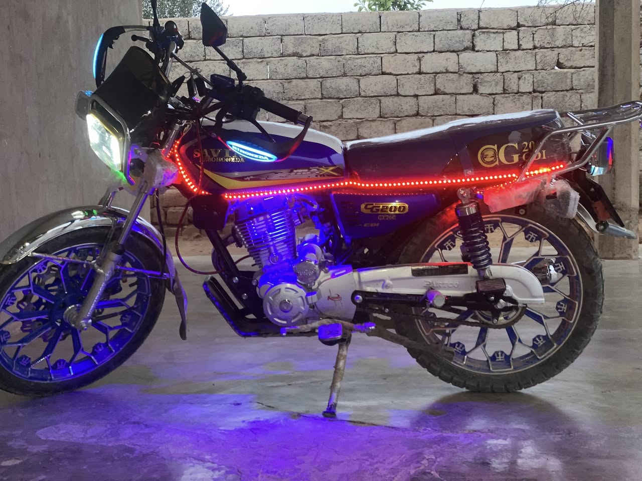 للبيع موديل2025 حجم المحرك 200 صار شهرين وشويه لمن شديته السعر 875 وبي مجال مكاني القيارة قرية الحاج علي للاستفسار اتصل***********
