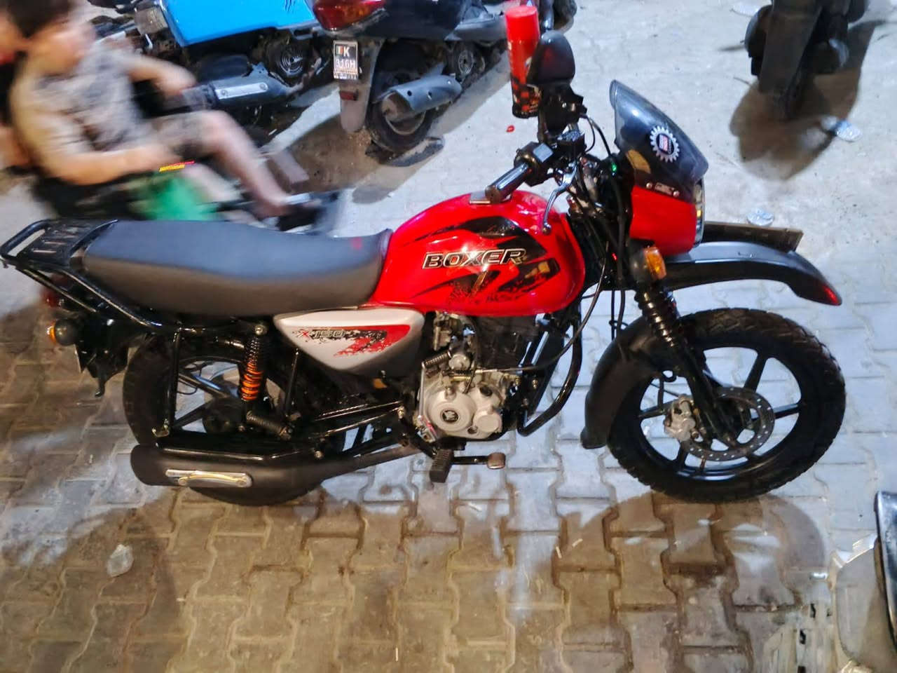 سلام عليكم بوكسر 23ماشيه 18الف  ناعمة سعر 2500 و بيها مجال
*********** رقم متواجد واتساب
