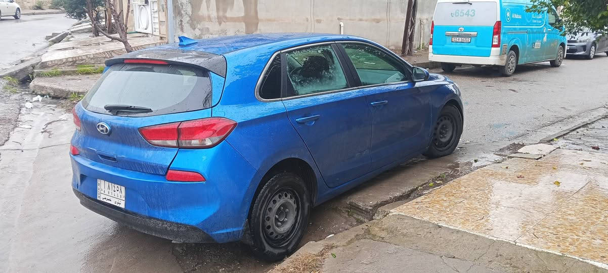 السلام عليكم
النترا هاش باك للبيع جي تي 2018 رقم نينوى ماشية 113 ميل  ضضرها قبغ صندوك وجاملغ جهة السايق
***********
