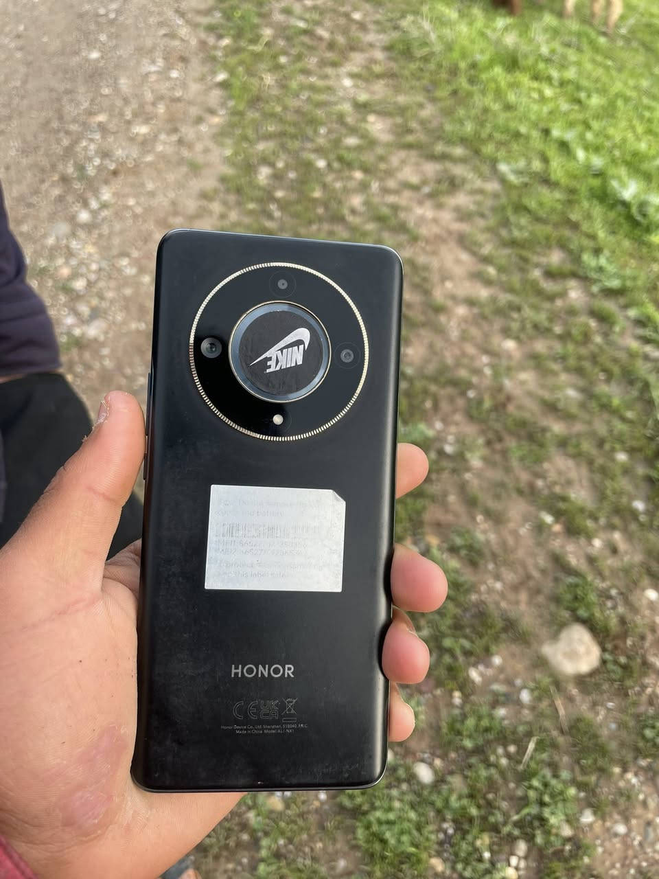 للمراوس ويه آيفون ١٣برو ماكس ونطي فرق موجود رقم ***********
