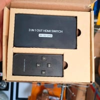 مبدل HDMI (HDMI Switch) من نوع "3 في 1"، وهو جهاز يسمح لك بتوصيل ثلاثة...