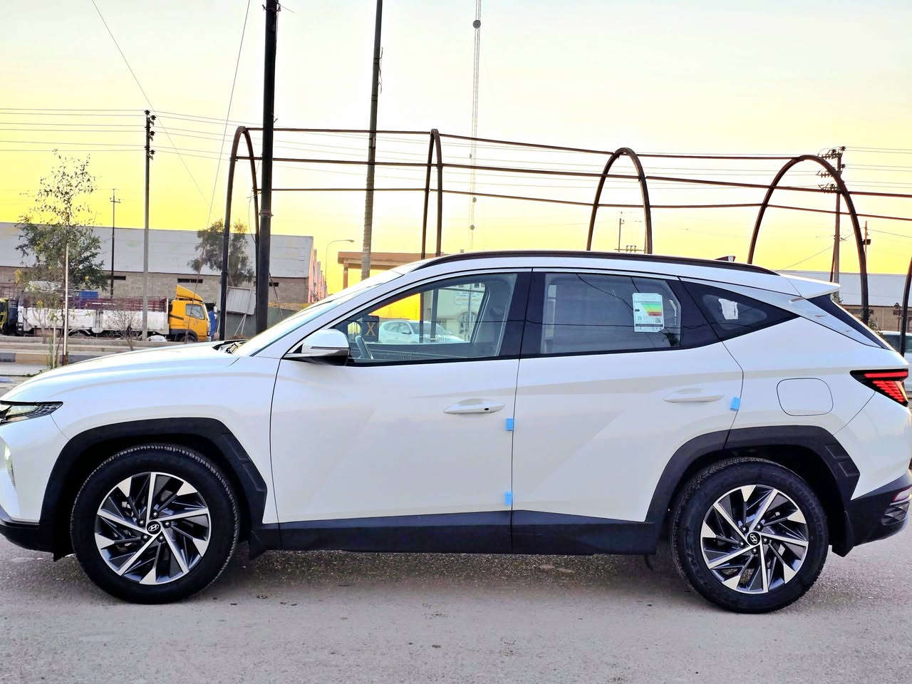 السلام عليكم
توكسان 2024 خليجي 
يتوفر بيع أو مراوس 
✅️مرقم بغداد✅️

المواصفات :-
🔴تشغيل ذكي ( بصمة ) + تشغيل عن بعد 
🔴ماشية 40 الف 
🔴شاشة Carplay  
🔴كامرة خلفية دوارة 
🔴تبريد قطعتين 
🔴كراسي كهرباء  
🔴بردات خلفية
🔴فول تحكم ستيرين 
🔴 دشبول ايباد 
🔴حساس امامي و خلفي 
🔴نظام تشغيل واطفاء الحساسات
🔴نظام تشغيل الكاميرا الخلفية 
🔴 شاحن وايرليس 
🔴 نظام مساعد نزول المنحدرات
🔴اوتو هولد 
🔴هاند بريك كهرباء
🔴 4 وضعيات قيادة 
🔴مانع انزلاق 
🔴ويل كروم

🔴سيارة كفالة عامة ما عدا بارد بالجاملغ امامي وبارد بالباب الخلفي كد اصبعين بسيطات كلش سونار موجود بالمنشور 
🔴مكان السيارة الديوانية 

🔴السعر 217 وبيه مجال قليل حك الجية 

🔴سجاد زمان *********** أتصال او واتساب
