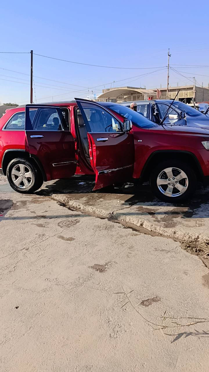 السلام عليكم جيب 13 خليجي ليمتد كفاله عامه و السونار موجود بالصور فول مواصفات محرك وگير جدد. صدر حداديه جديده معروضه ١٩٢ وبيها مجال 
ديالى الخالص 
***********
