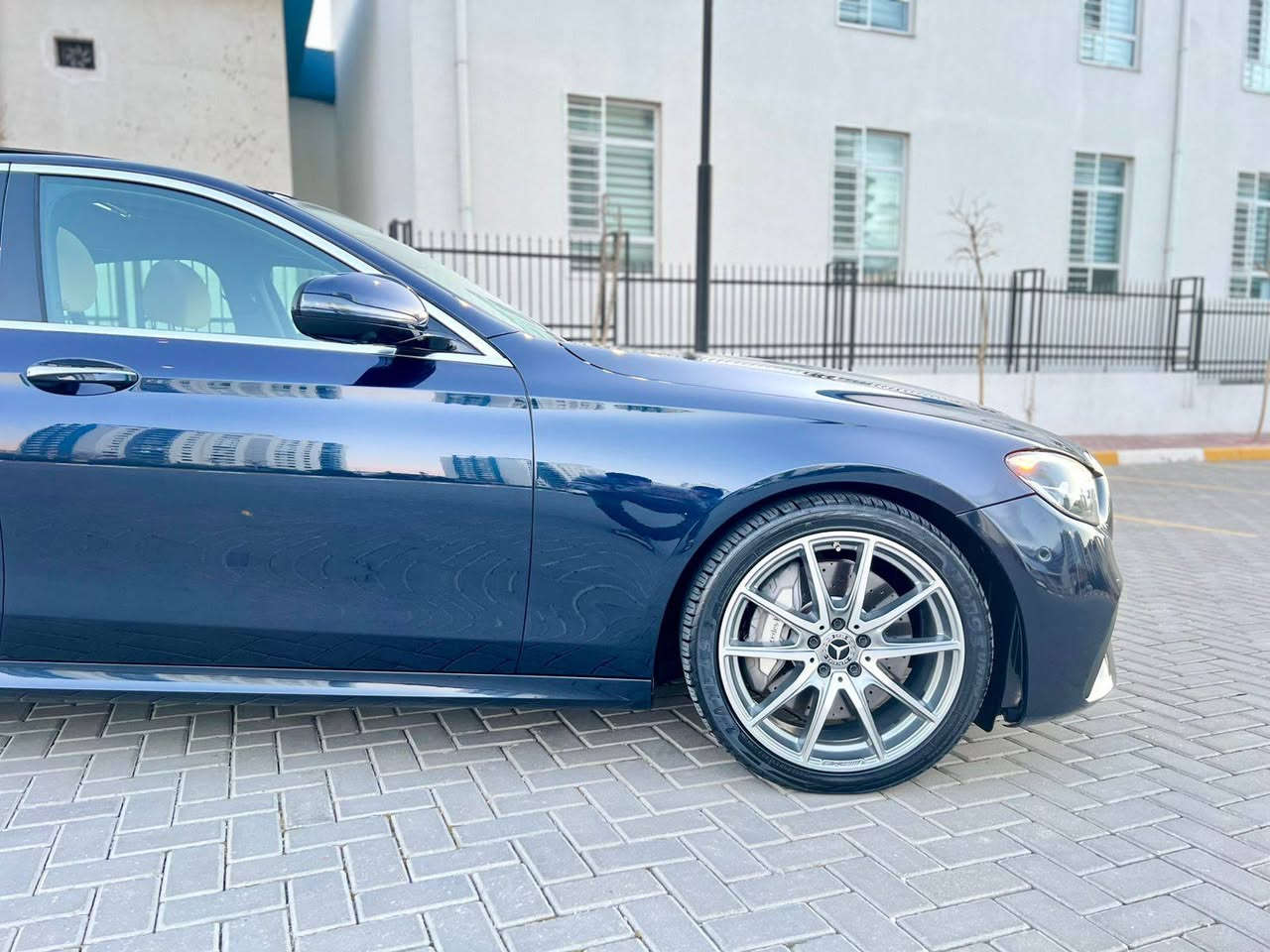 بنز أي كلاس 350 كت AMG
موديل 2023
المواصفات والتفاصيل:
مكان السيارة: بغداد
رقم: دهوك (تحويل)
العداد: 40 ألف (تو ويل)
وارد أمريكي
الحادث: جاملغ السايق تبديل وصبغ فقط
بدون دواخل
ايرباك ستيرن طاك فقط وراجع وكالة
بيها PDR ومسوّي لها بوليش وتشميع
بدون شخوط
المواصفات:
سقف بانوراما كامل
شاشة متصلة (ستايل اس كلاس)
رادار أمامي لمنع الاصطدام
رادارات جانبية وخلفية
نظام منع الانزلاق
نظام الحفاظ على المسار مع تحديد سرعة
أوتو بارك + أوتو هولد
حساسات محيطية 360 درجة
كاميرات 360 درجة
نظام ملاحة GPS
Apple CarPlay + USB
مصابيح أمامية ملتي بيم LED
بصمة تشغيل + بصمة أبواب + بصمة صندوق
مقاعد ميموري مع تدفئة
إنارة داخلية 64 لون
شاحن لاسلكي
تحكم ماوس كونترول
داخلية لون أبيض مميز
سماعات احترافية
رنكات AMG قياس 19 مع تايرات لوك
ملاحظات:
السيارة شرط كير ومكينة وحدادية وكهربائيات
استخدام شخصي وعلى يد واحدة
السيارة داخلة عن طريق منفذ إبراهيم الخليل (استيراد شخصي)
مع كاعيات الشركة والكتلوكات وعدة الإسعافات الأولية

رقم صاحب سيارة ***********
